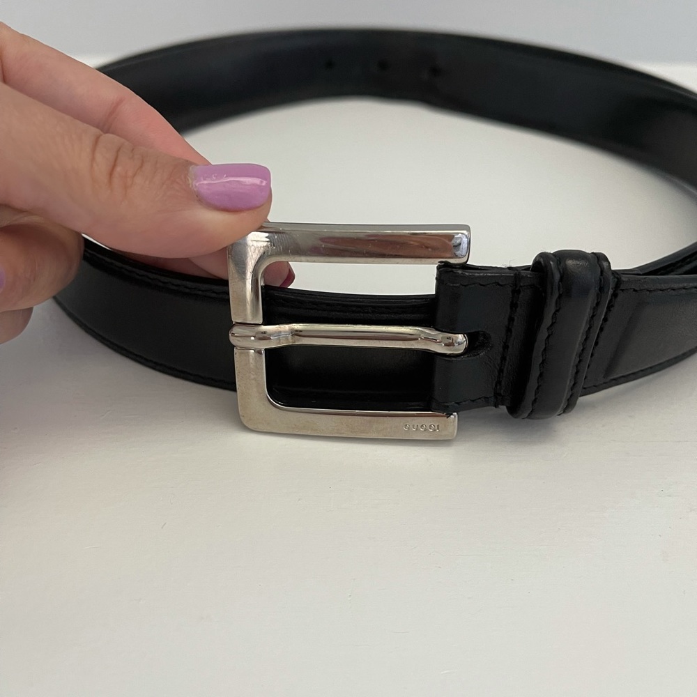 Black leather Gucci belt lightly worn